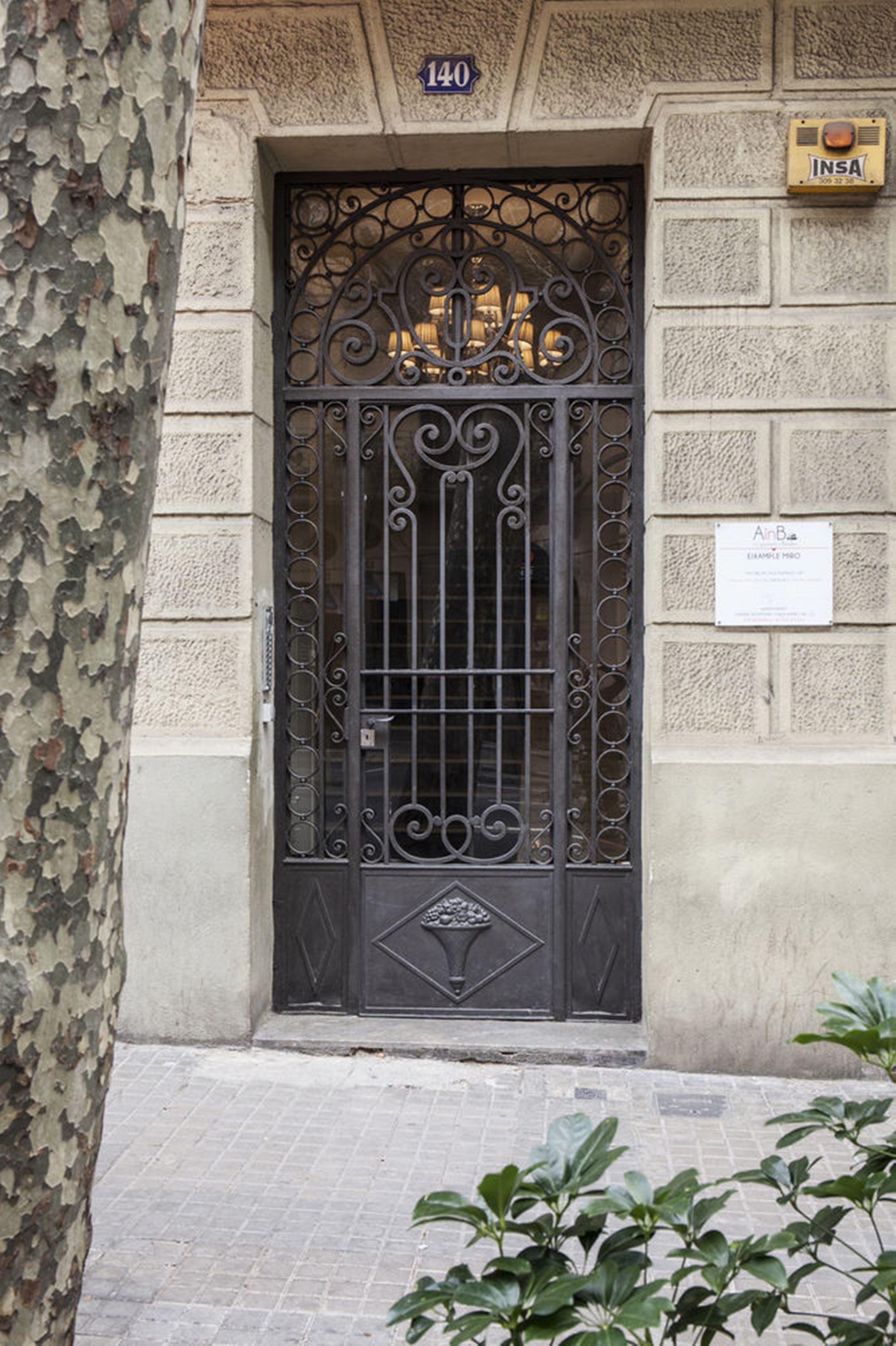 Ainb Eixample-Miro Apartments Барселона Экстерьер фото
